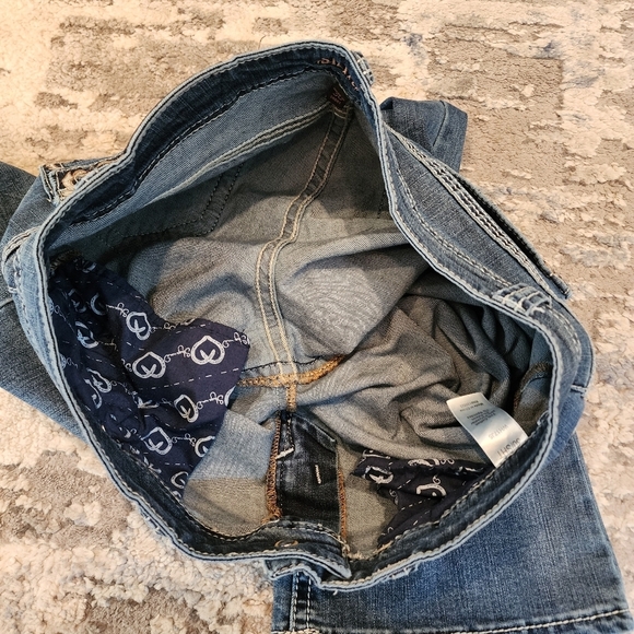 Shyanne bootcut embroidered jeans.  Women's size 30 Short. 31" inseam. - Picture 5 of 14